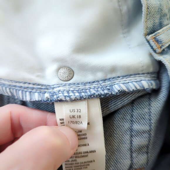 We The Free Women's Comfortable CRVY buttonfly high rise Jeans raw hem size 32 - Picture 8 of 16